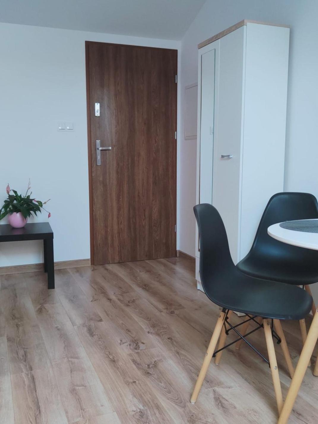 Osiedlove Poddasze Jędrzejów Buitenkant foto