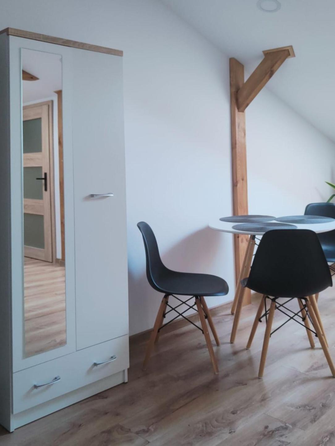 Osiedlove Poddasze Jędrzejów Buitenkant foto