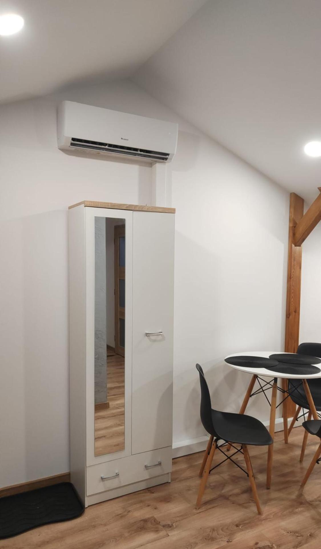 Osiedlove Poddasze Jędrzejów Buitenkant foto